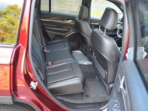 New 2025 Jeep Grand Cherokee Limited w/ Black Appearance Package image 34