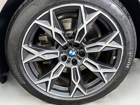 Certified 2024 BMW i7 xDrive60 image 30