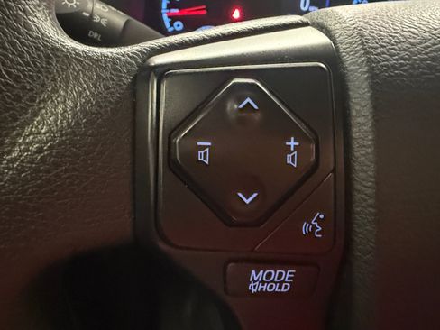 Used 2020 Toyota Tacoma SR AWD/4WD image 18