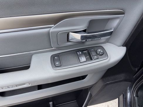 Used 2017 RAM 1500 Express RWD image 22