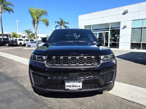 New 2026 Jeep Grand Cherokee Altitude image 7