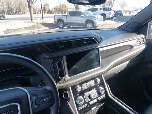 Used 2022 GMC Yukon Denali w/ Denali Premium Package image 12