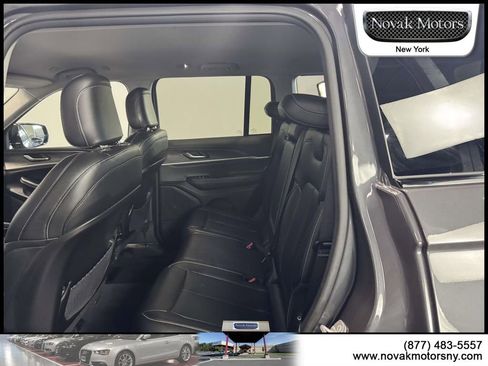 Used 2023 Jeep Grand Cherokee Limited AWD/4WD image 12