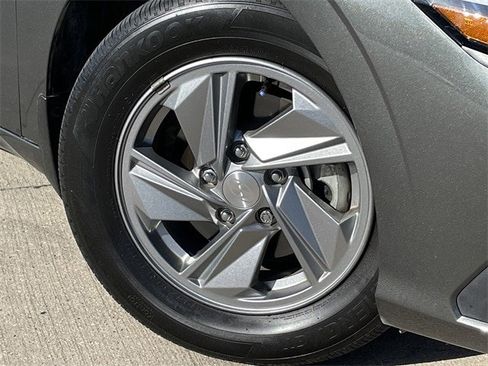 Used 2024 Hyundai Elantra SE image 8