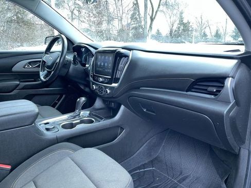 Used 2020 Chevrolet Traverse LT image 27