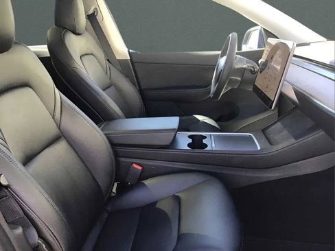 Used 2021 Tesla Model Y Long Range image 17