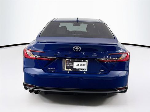 Used 2025 Toyota Camry SE image 7