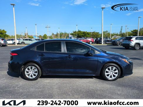 Used 2021 Toyota Corolla LE image 4