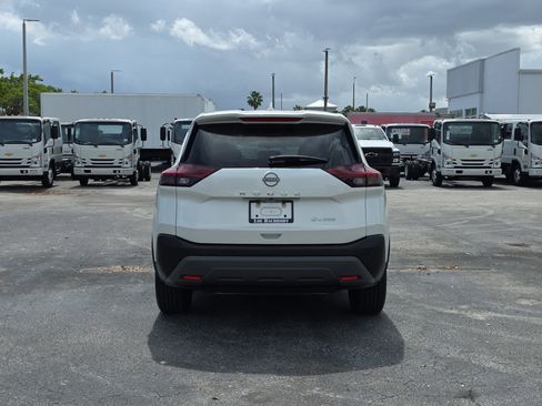 Used 2023 Nissan Rogue SV image 6