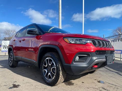 Used 2025 Jeep Compass Trailhawk image 29