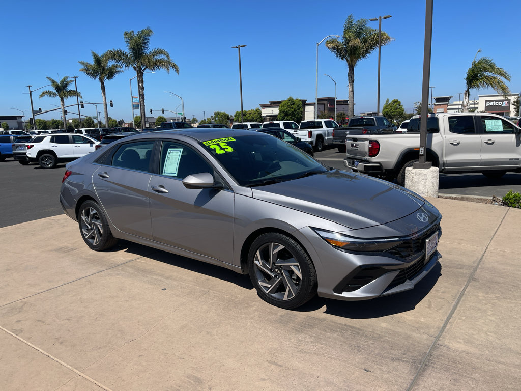 Used 2025 Hyundai Elantra SEL FWD image 3