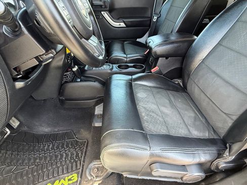 Used 2012 Jeep Wrangler Unlimited Rubicon AWD/4WD image 13
