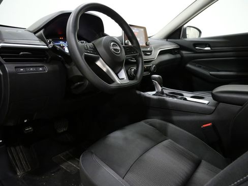 Used 2025 Nissan Altima 2.5 SV image 11