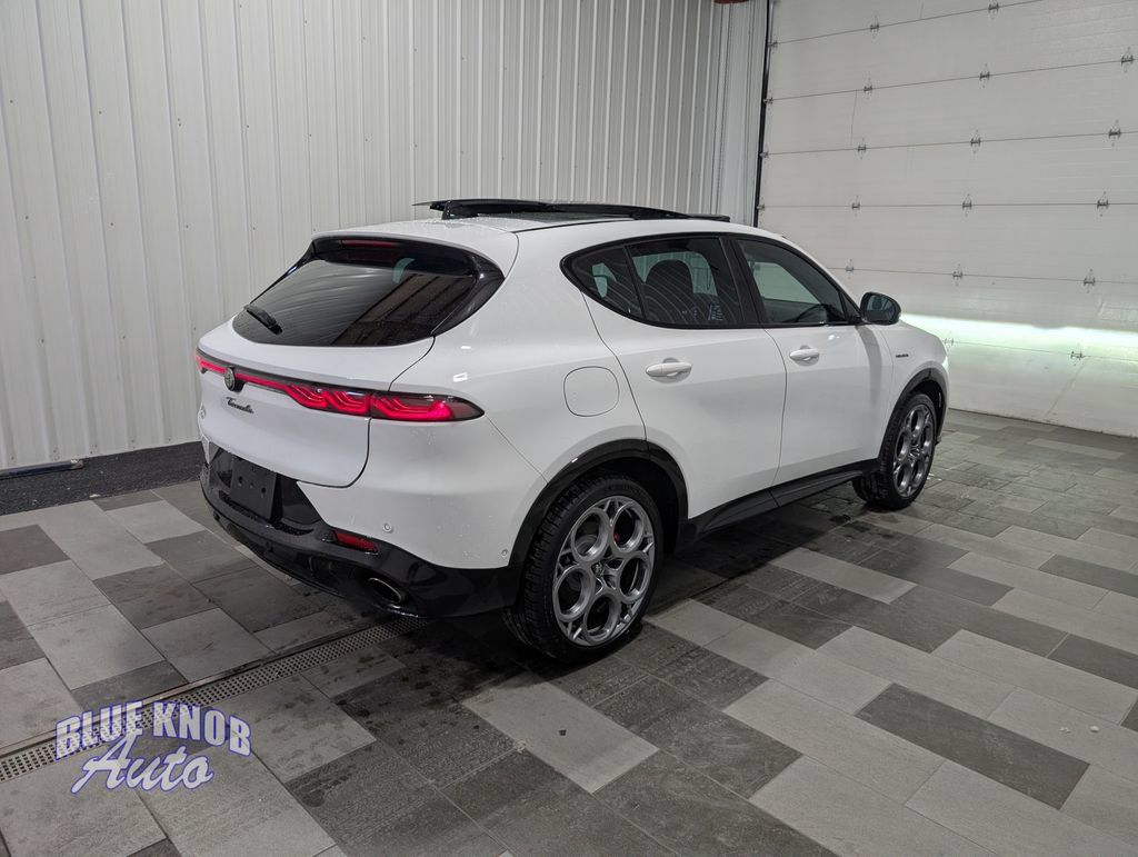 Used 2024 Alfa Romeo Tonale Veloce AWD/4WD image 4