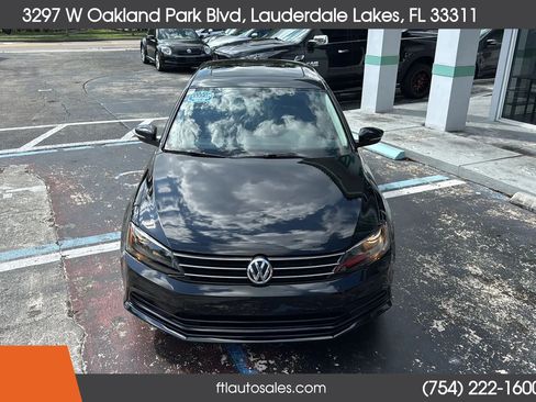 Used 2017 Volkswagen Jetta SE FWD image 4
