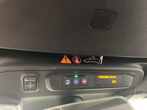 Used 2020 Chevrolet Camaro LT image 28