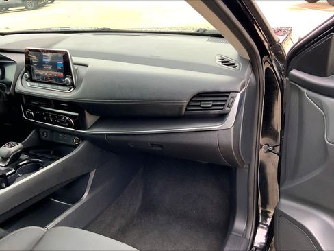 Used 2024 Nissan Rogue S FWD image 17