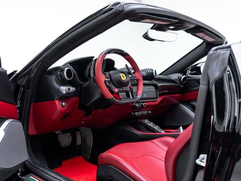 Used 2019 Ferrari Portofino RWD image 2