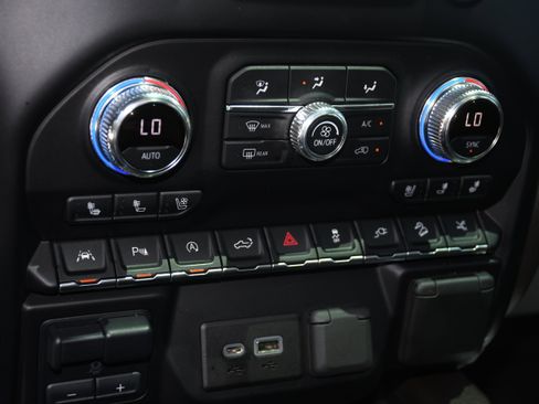Used 2020 GMC Sierra 1500 Denali w/ Denali Ultimate Package AWD/4WD image 16