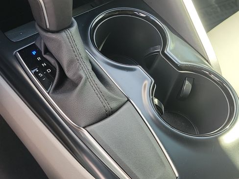 Used 2020 Toyota Camry SE image 23