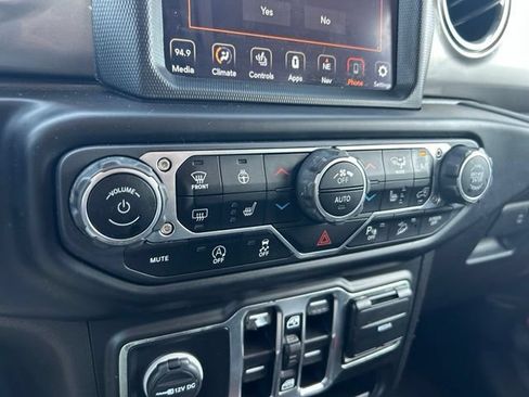 Used 2020 Jeep Wrangler Unlimited Sahara w/ Dual Top Group AWD/4WD image 43
