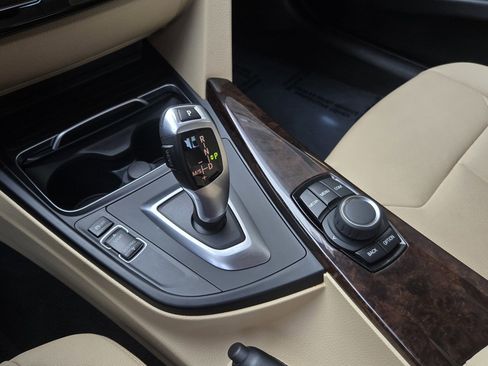 Used 2018 BMW 320i xDrive Sedan image 16