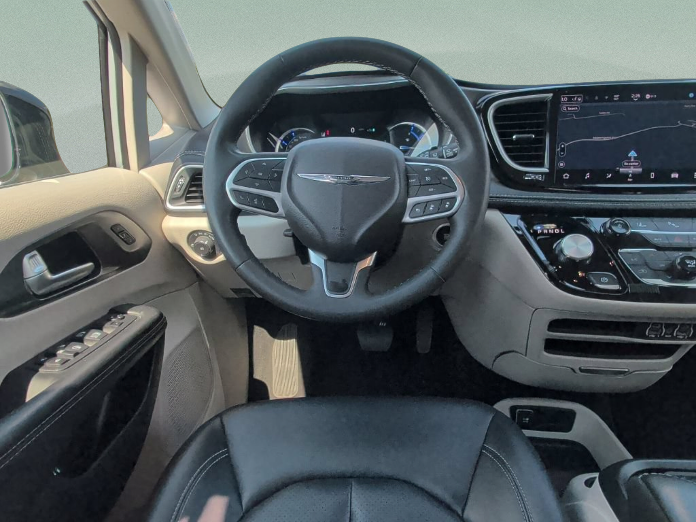 Used 2024 Chrysler Pacifica Limited FWD image 41