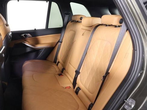 Used 2024 BMW X5 xDrive40i w/ Executive Package image 10