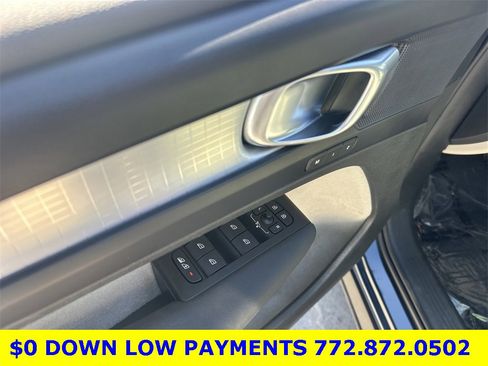 Used 2021 Volvo XC40 T5 Momentum w/ Protection Package Premier image 20