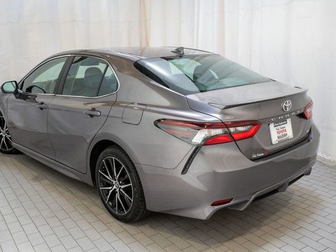 Used 2024 Toyota Camry SE image 3