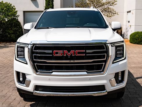 Used 2024 GMC Yukon SLT w/ SLT Luxury Package AWD/4WD image 2