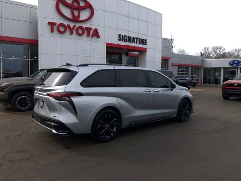 Certified 2025 Toyota Sienna XSE image 2