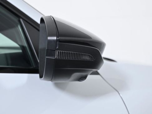 Used 2022 Audi e-tron Chronos image 9