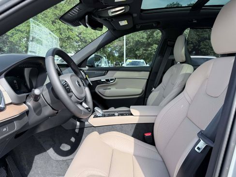New 2026 Volvo XC90 B5 Ultra w/ Protection Package Premier AWD/4WD image 11