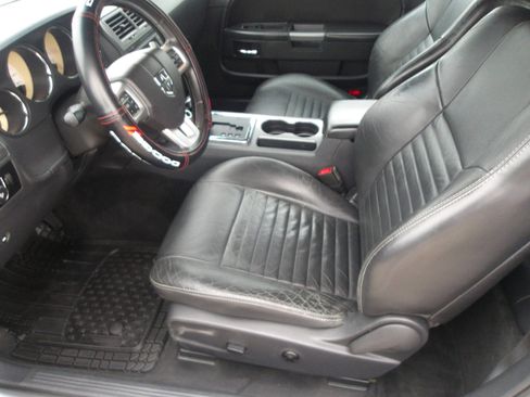 Used 2013 Dodge Challenger R/T image 13