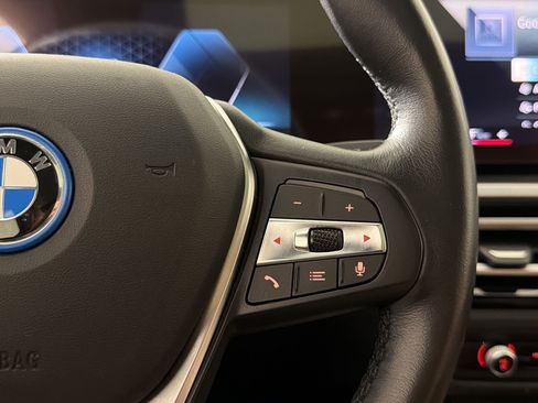 Used 2023 BMW i4 eDrive35 RWD image 17