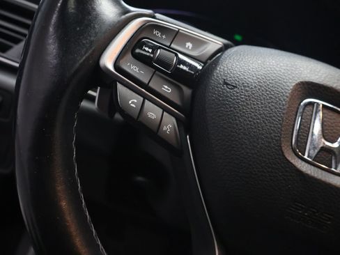 Used 2018 Honda Accord Touring image 19