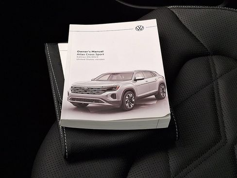 Certified 2024 Volkswagen Atlas Cross Sport SE w/ Panoramic Sunroof Package AWD/4WD image 28