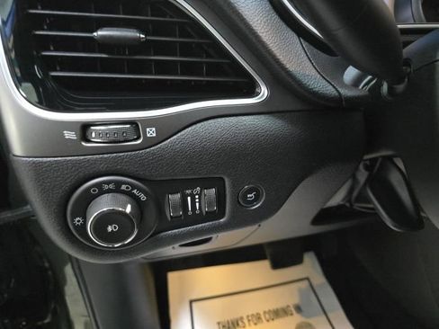 Used 2019 Jeep Cherokee Limited FWD image 14