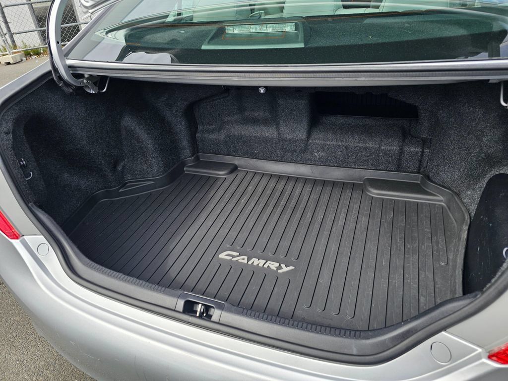 Used 2014 Toyota Camry XLE w/ Leather Package FWD image 14