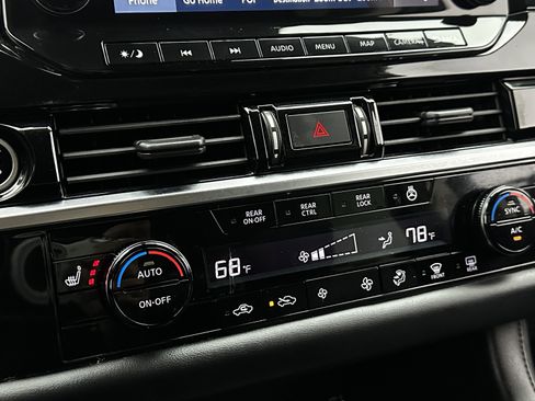 Used 2022 Nissan Pathfinder SL image 24