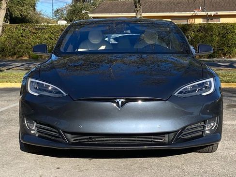 Used 2020 Tesla Model S Long Range Plus image 3