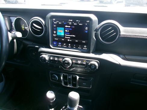 Used 2023 Jeep Wrangler Unlimited Sahara w/ Cold Weather Group AWD/4WD image 14