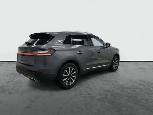 Used 2022 Lincoln Nautilus FWD image 4