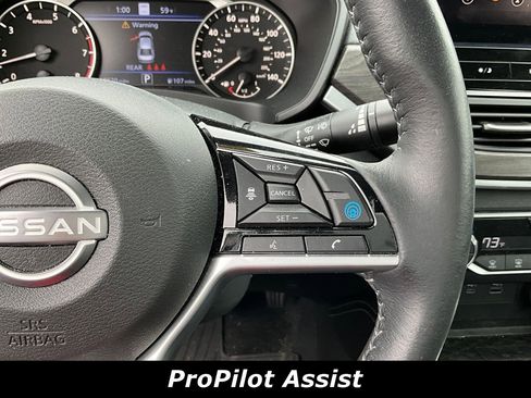 Used 2025 Nissan Altima 2.5 SL FWD image 11