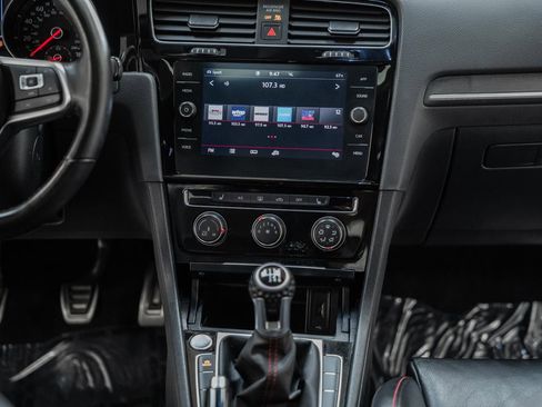 Used 2020 Volkswagen GTI SE image 28