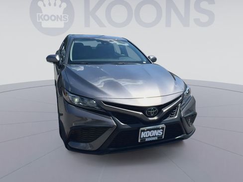 Used 2023 Toyota Camry SE w/ Cold Weather Package AWD/4WD image 4