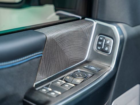 Used 2025 Ford F350 Platinum image 31