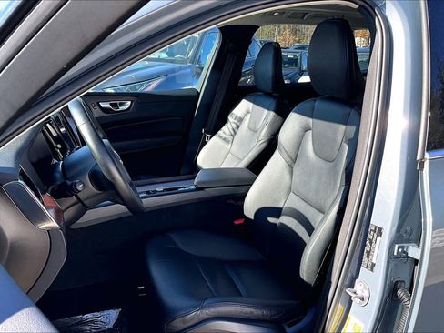 Used 2023 Volvo XC60 B5 Plus w/ Climate Package image 9