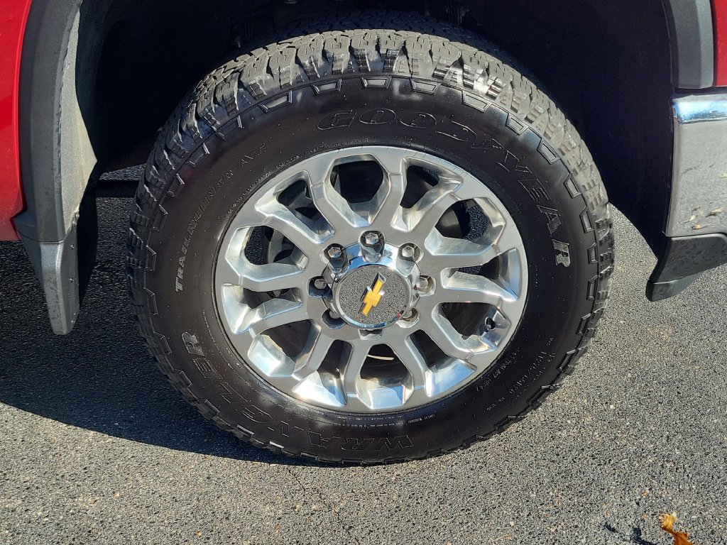 Used 2025 Chevrolet Silverado 3500 LTZ w/ LTZ Convenience Package AWD/4WD image 9